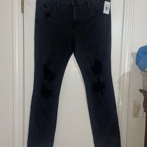Black distressed skinny jean